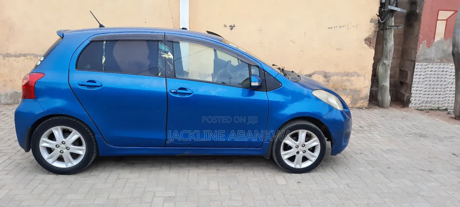 Toyota Vitz 1.3 FWD 5dr 2011 Blue