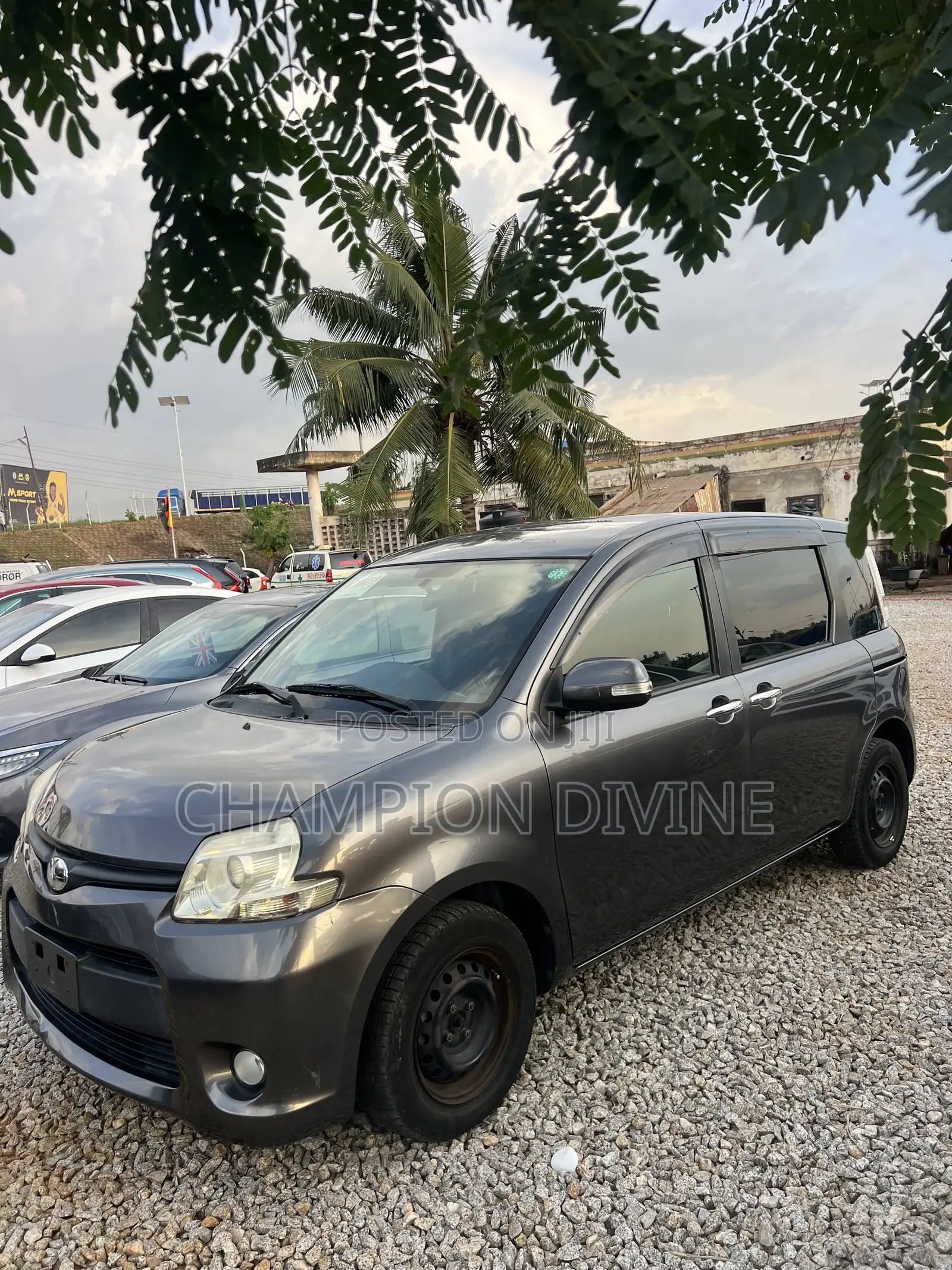 Toyota Sienta 2013 Gray