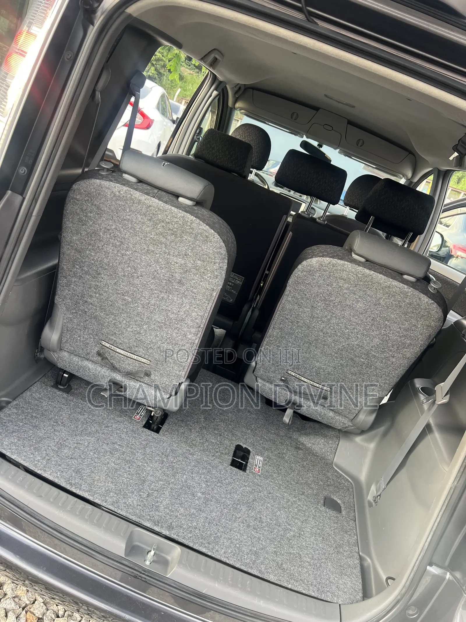 Toyota Sienta 2013 Gray