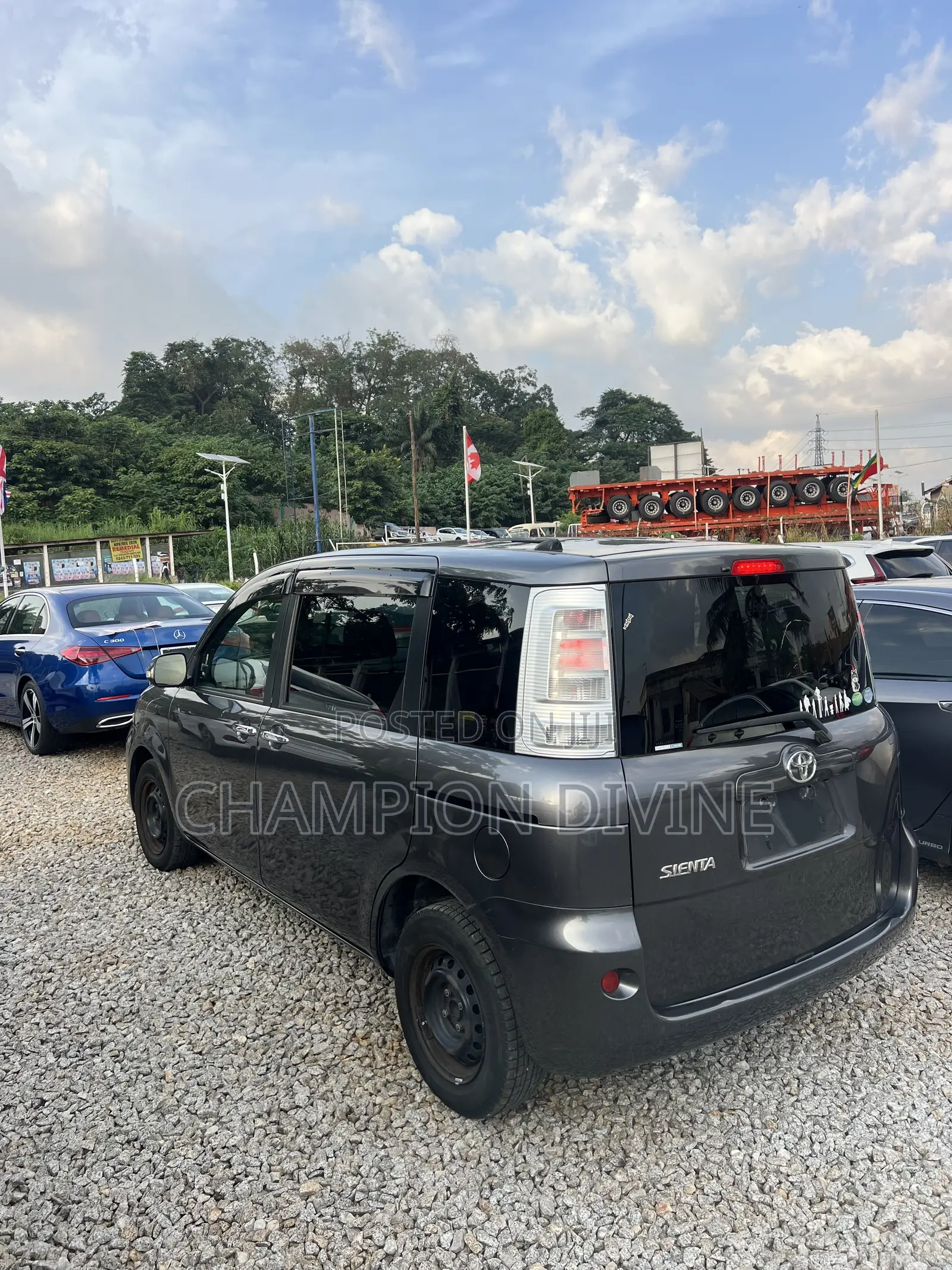 Toyota Sienta 2013 Gray
