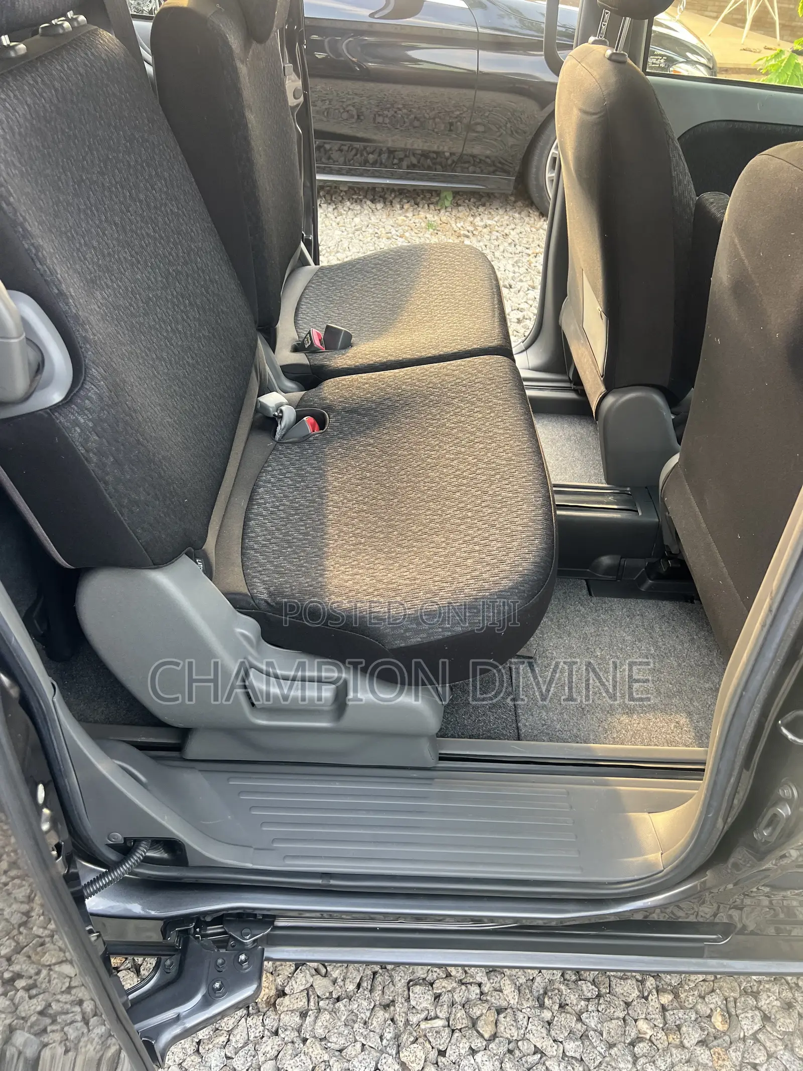Toyota Sienta 2013 Gray