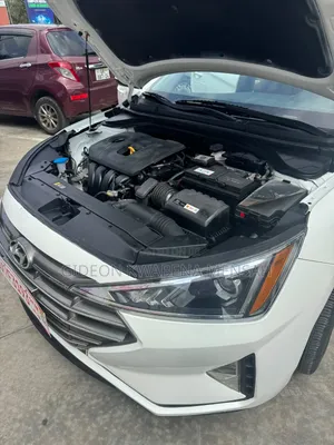 Hyundai Elantra SE Sedan FWD (1.8L 4cyl 6A) 2016 White