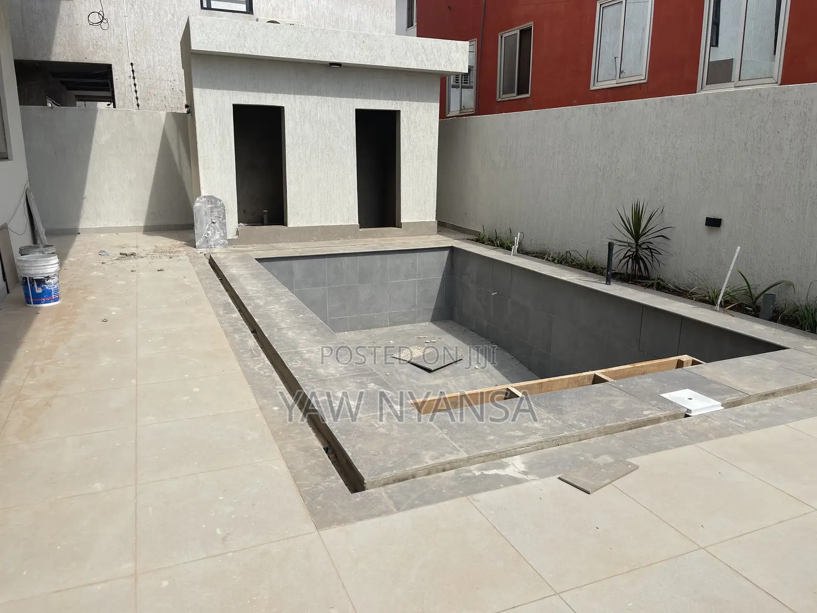 5bdrm Duplex in North Legon Estate for sale