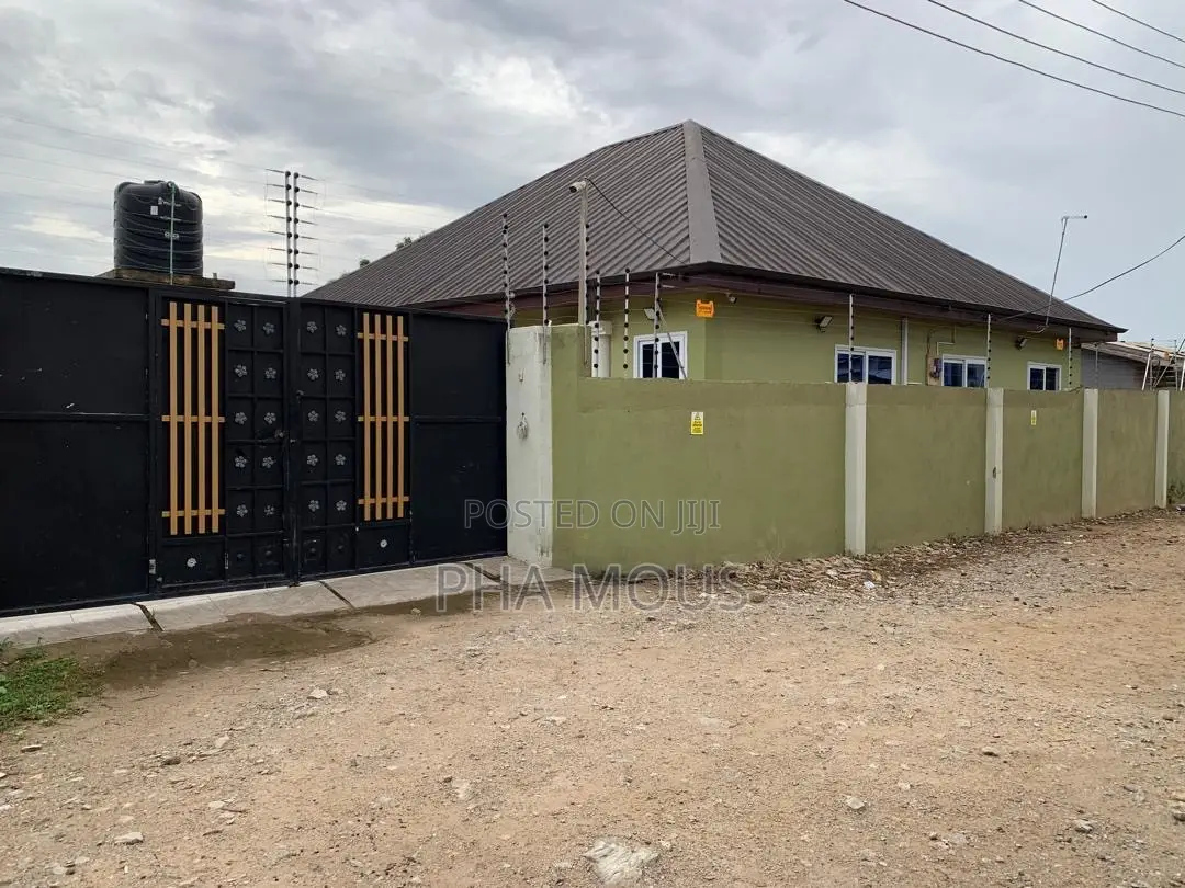 3bdrm House in Pokuase for sale