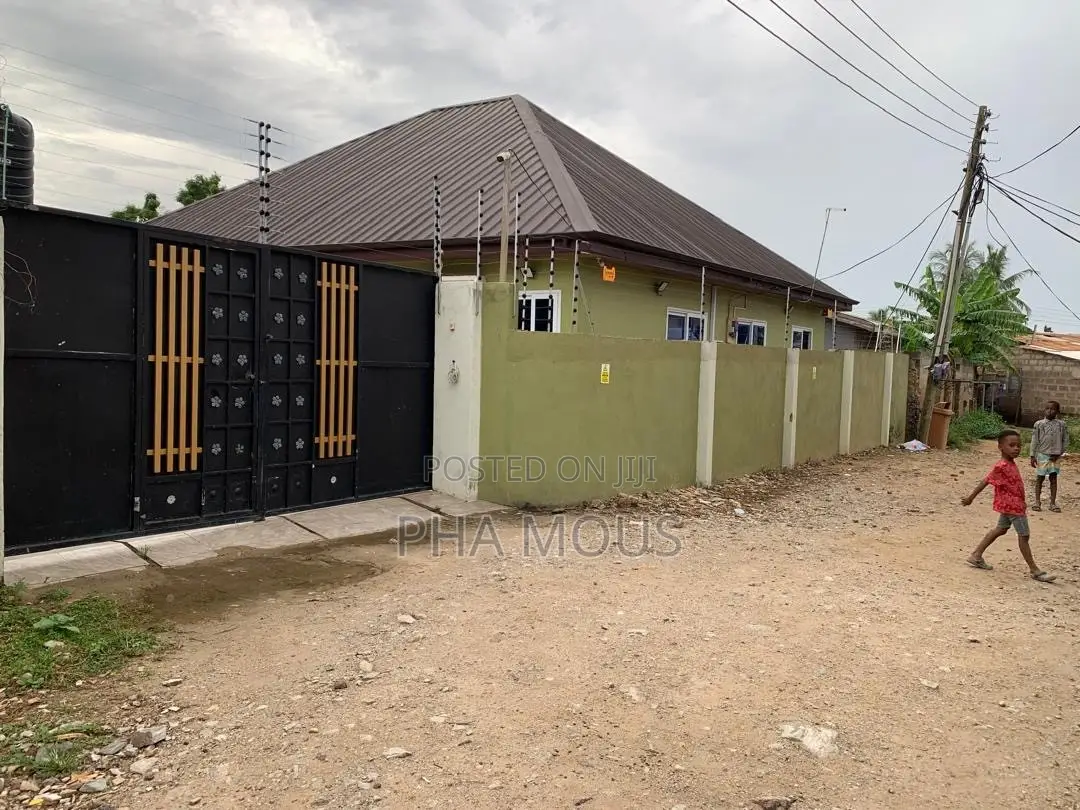 3bdrm House in Pokuase for sale
