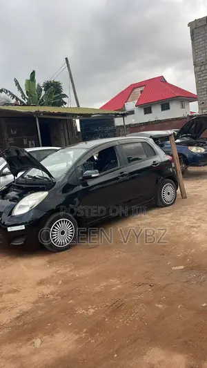 Toyota Vitz 1.0 FWD 5dr 2010 Black