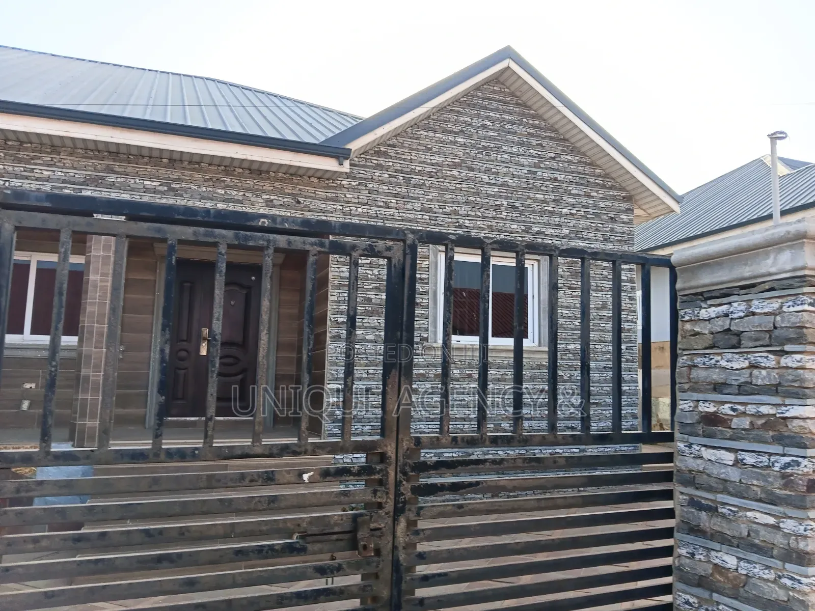 2bdrm Bungalow in Community 25 for sale