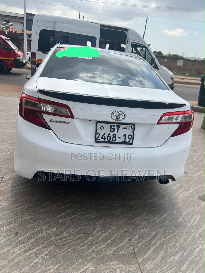 Toyota Camry SE 4dr Sedan w/Prod. End 11/13 (2.5L 4cyl 6A) 2014 White