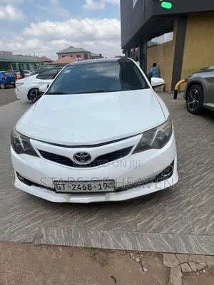 Toyota Camry SE 4dr Sedan w/Prod. End 11/13 (2.5L 4cyl 6A) 2014 White