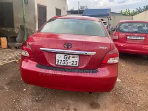 Toyota Yaris Base Sedan 4dr 2010 Red