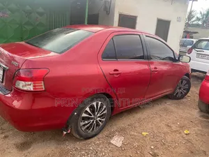Toyota Yaris Base Sedan 4dr 2010 Red