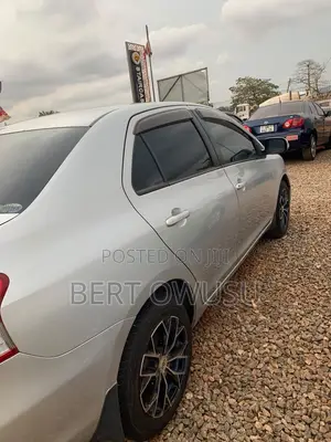 Toyota Belta 2012 Silver