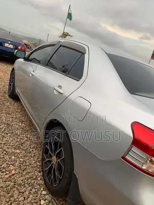 Toyota Belta 2012 Silver
