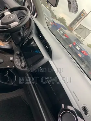 Toyota Vitz 2013 Silver