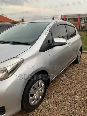 Toyota Vitz 2013 Silver