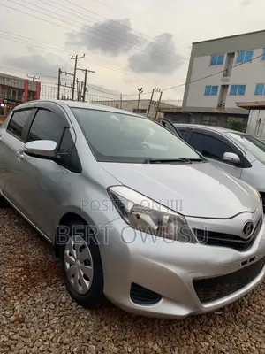 Toyota Vitz 2013 Silver