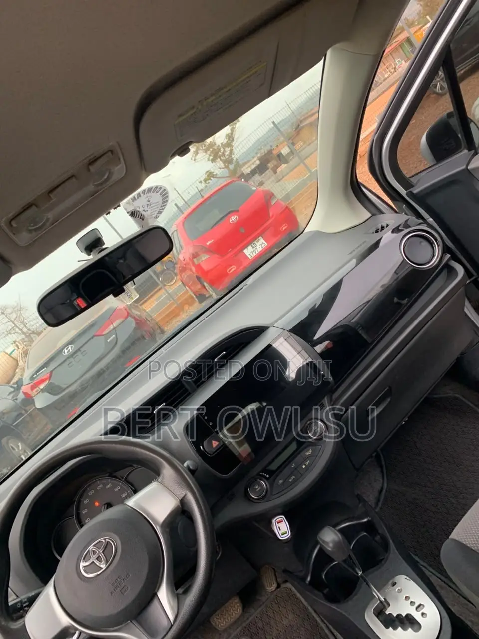 Toyota Vitz 2013 Silver