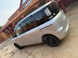 Toyota Sienta 1.5 FWD 2015 Silver