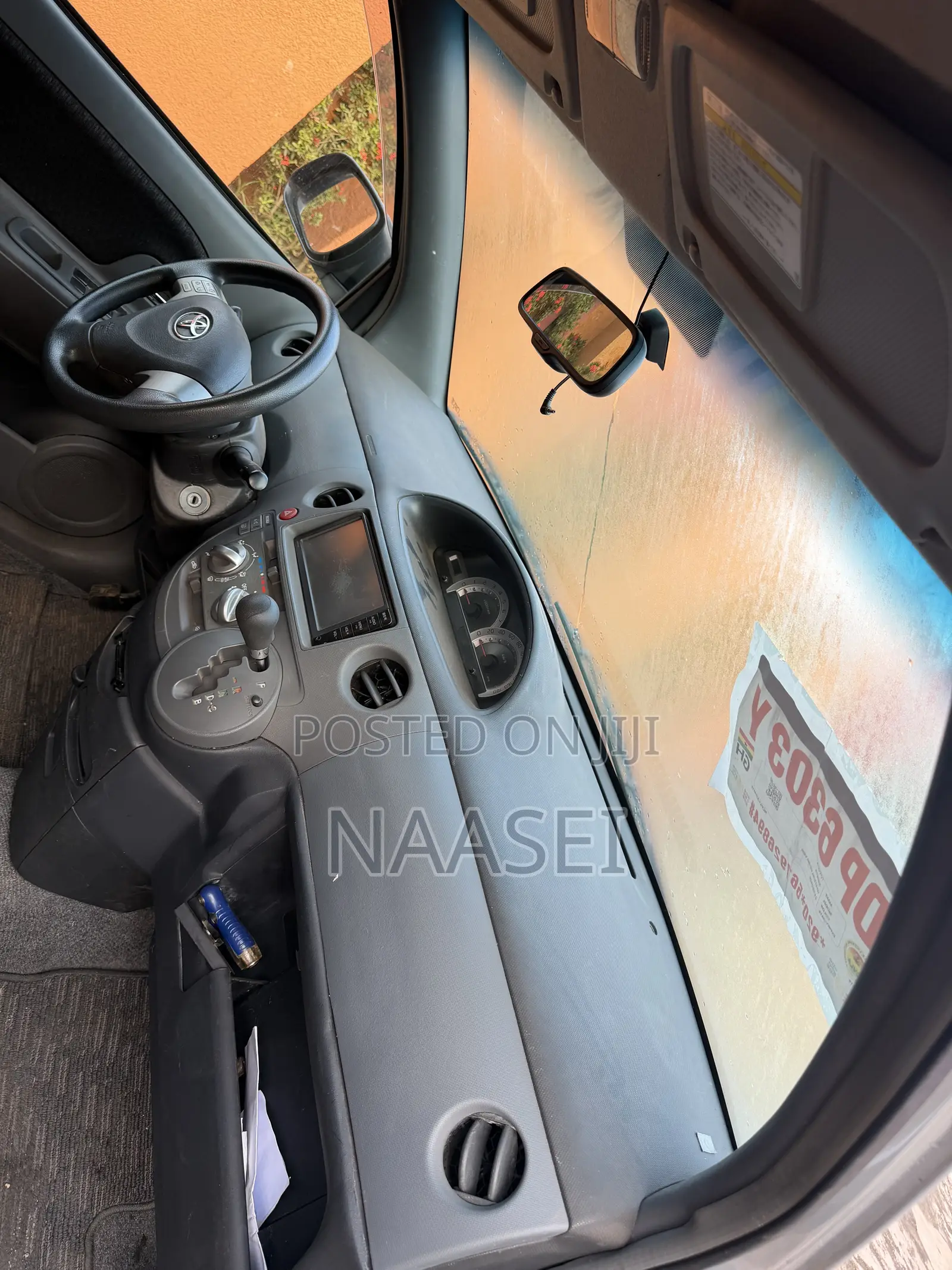 Toyota Sienta 1.5 FWD 2015 Silver