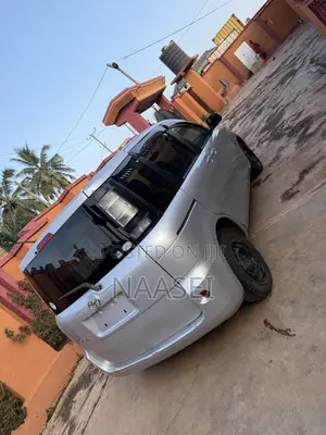 Toyota Sienta 1.5 FWD 2015 Silver