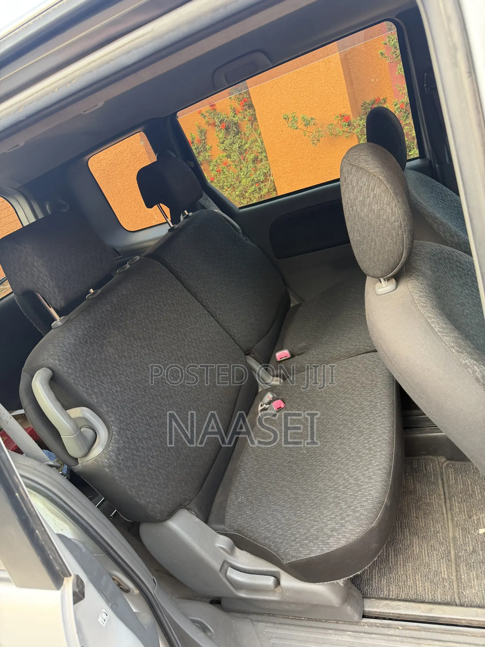 Toyota Sienta 1.5 FWD 2015 Silver