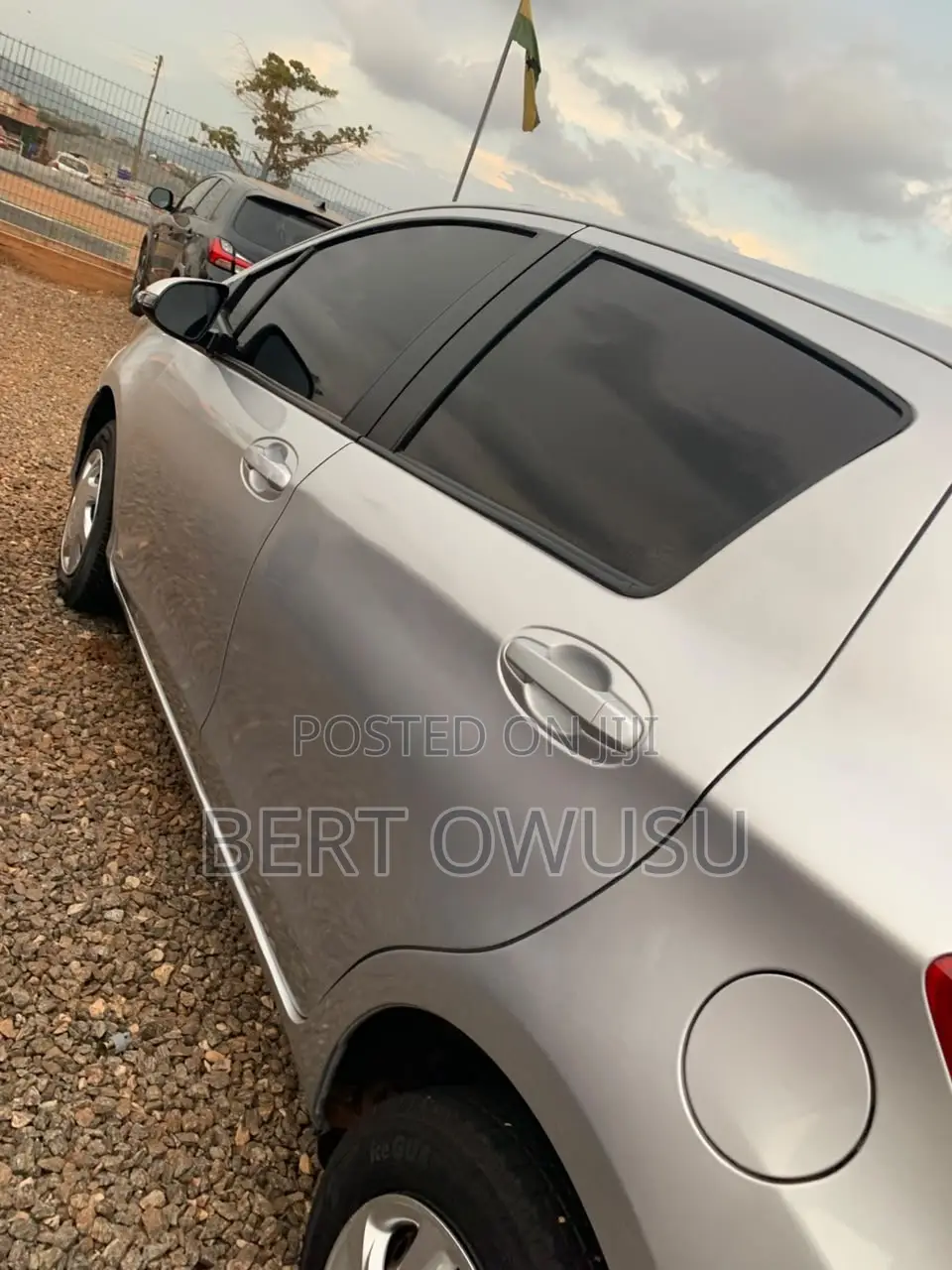Toyota Vitz 2012 Silver