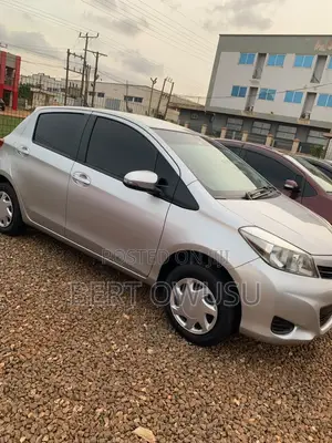 Toyota Vitz 2012 Silver