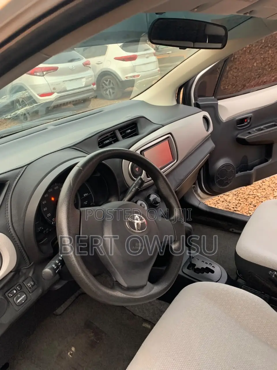 Toyota Vitz 2012 Silver