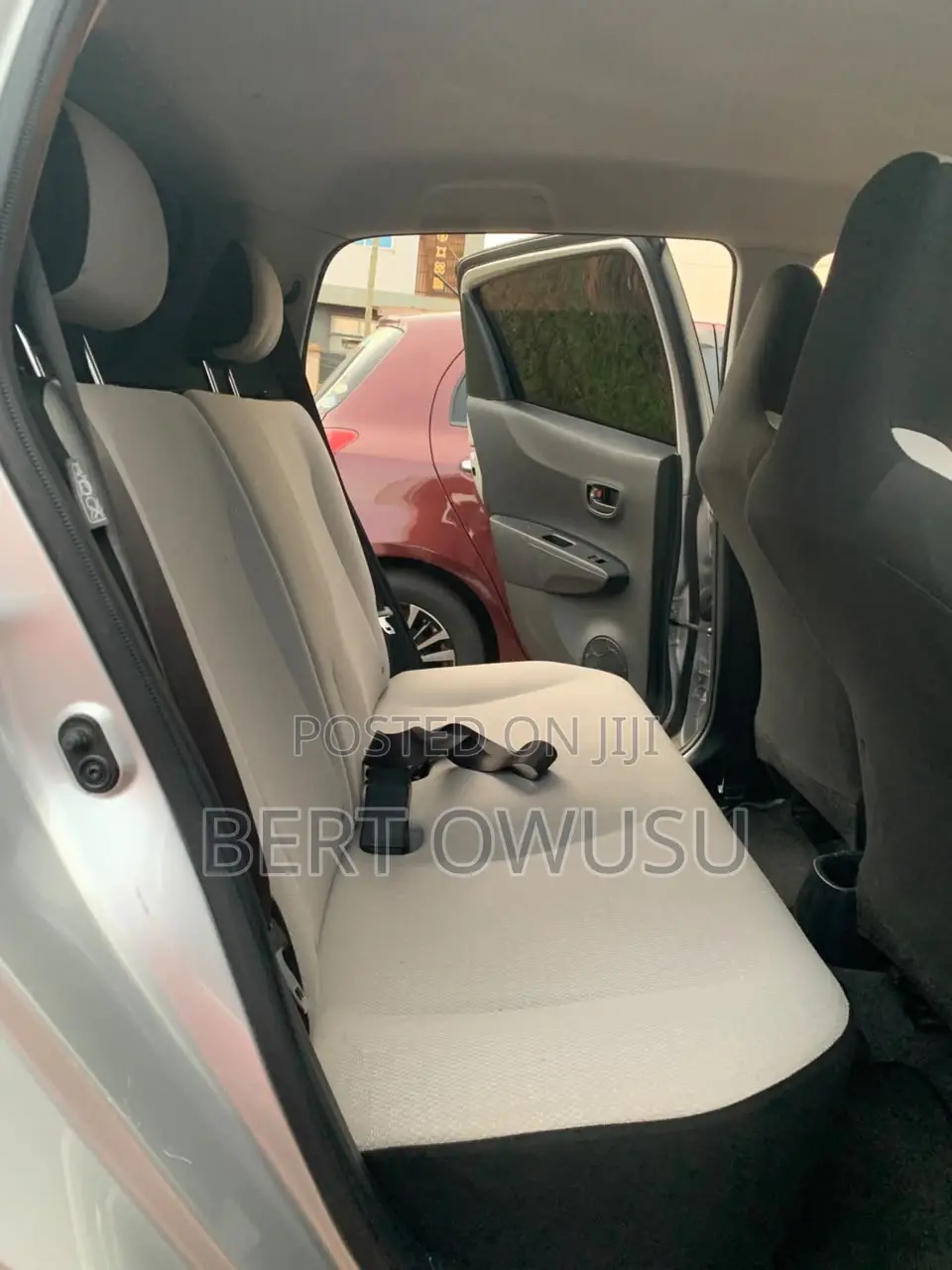 Toyota Vitz 2012 Silver