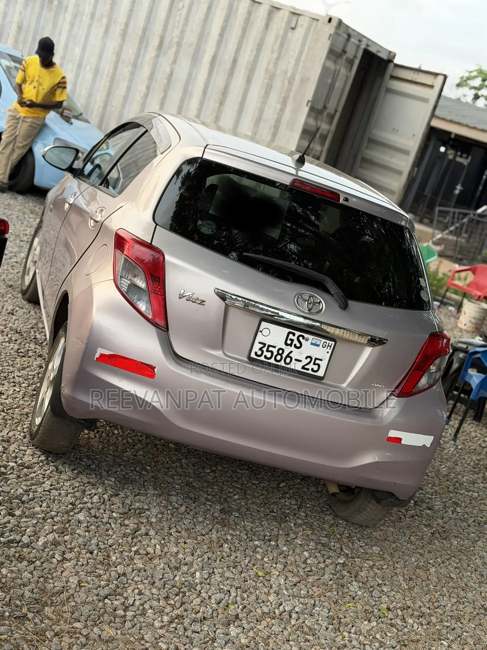Toyota Vitz 2014 Silver