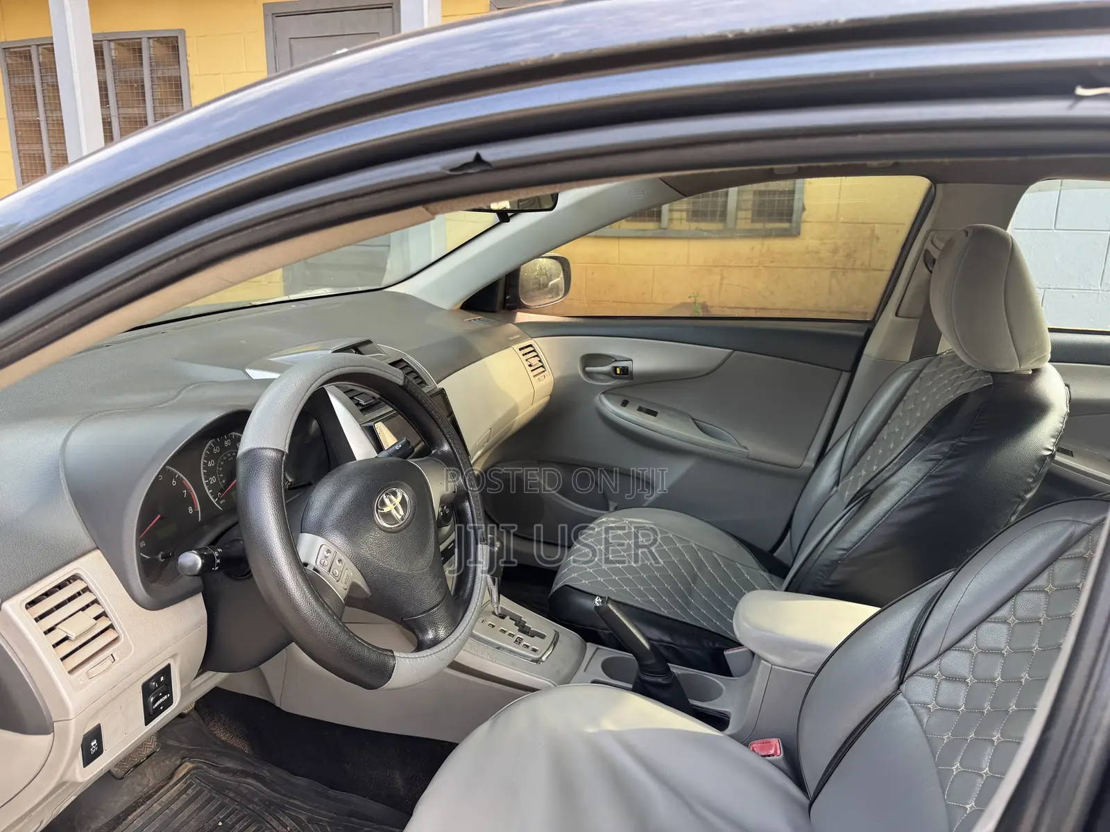 Toyota Corolla LE Special Edition 4dr Sedan (1.8L 4cyl 4A) 2013 Gray