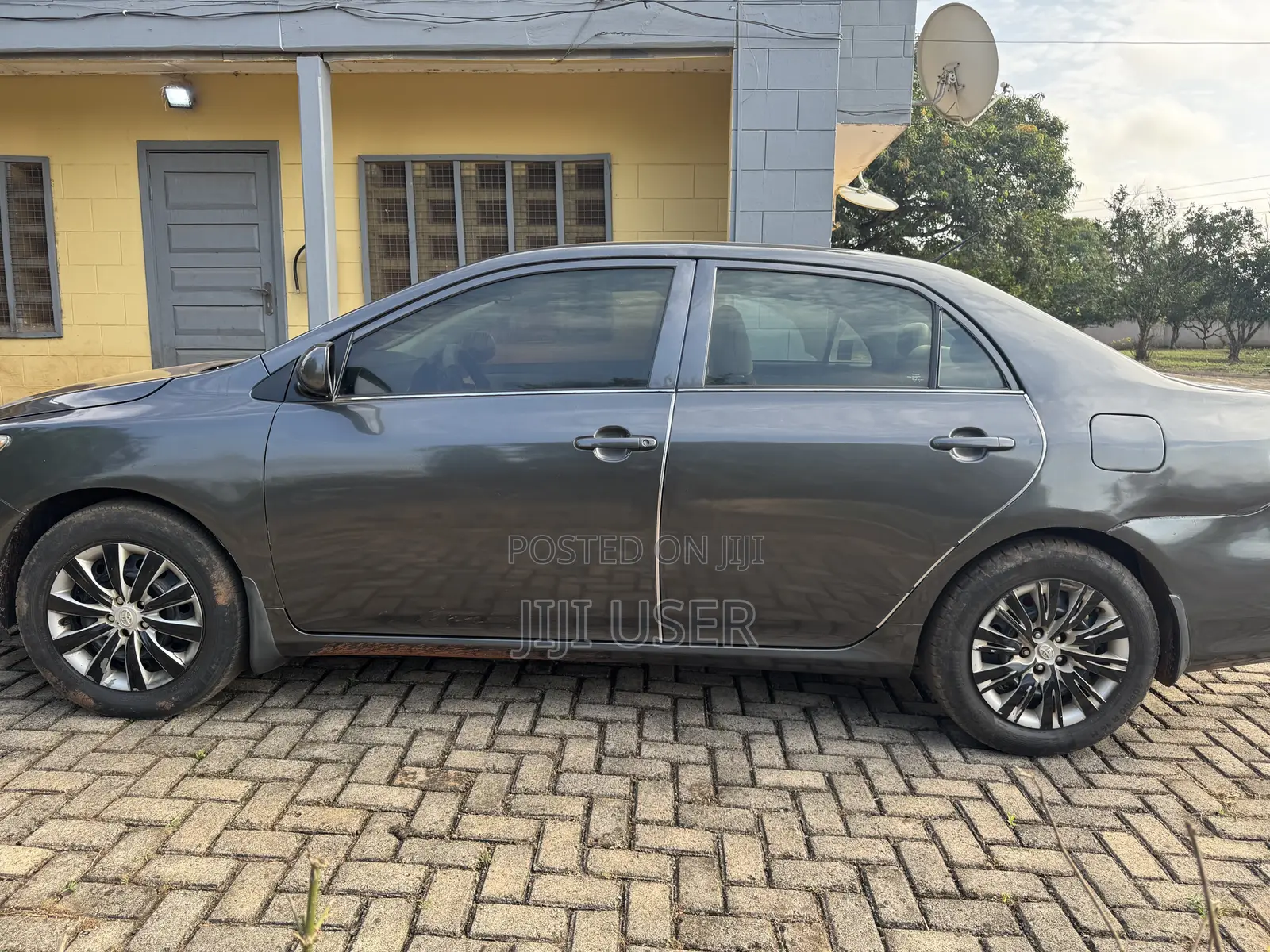 Toyota Corolla LE Special Edition 4dr Sedan (1.8L 4cyl 4A) 2013 Gray