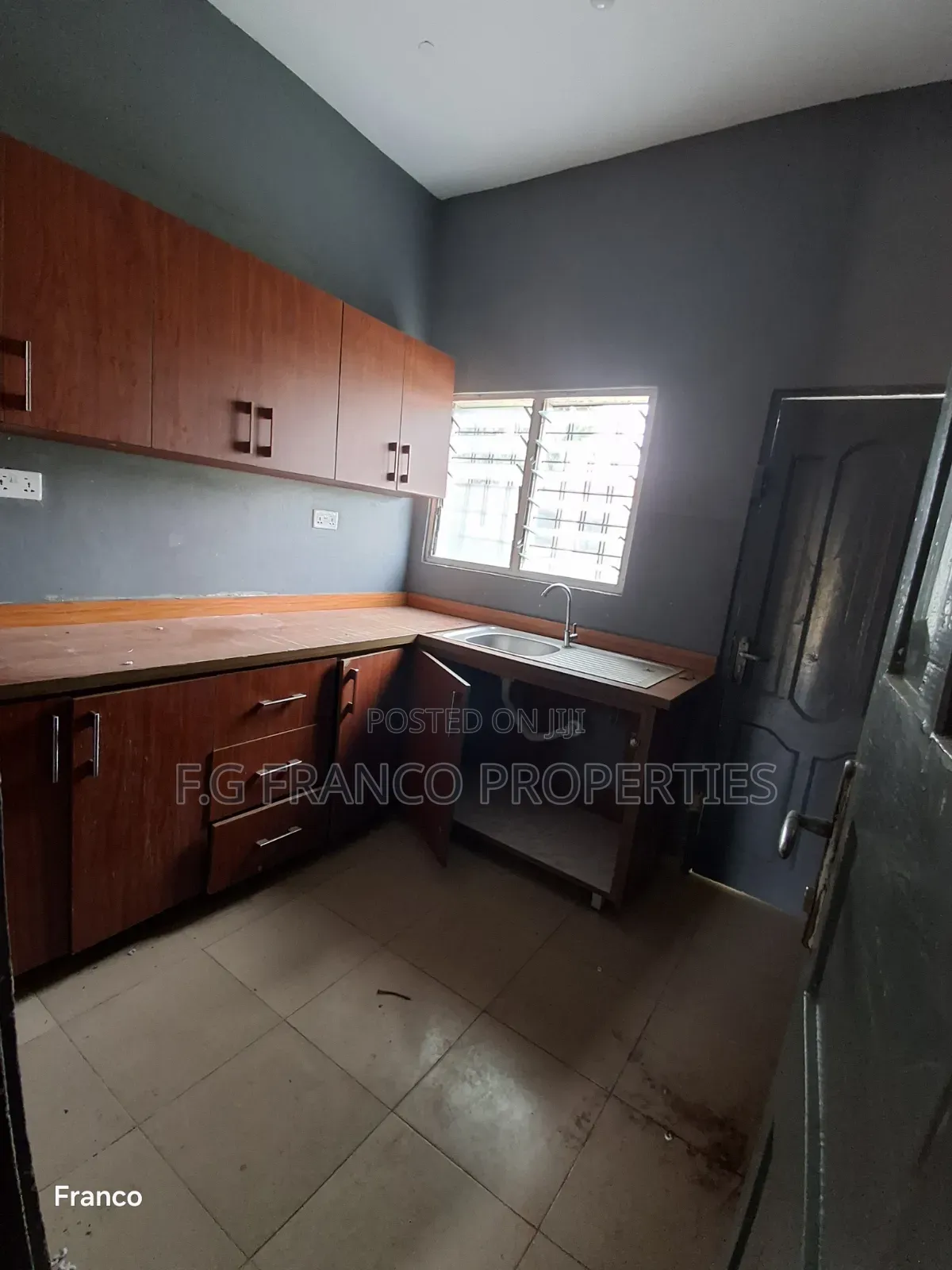 2bdrm Apartment in K.G. Franco, Baatsona Total for rent