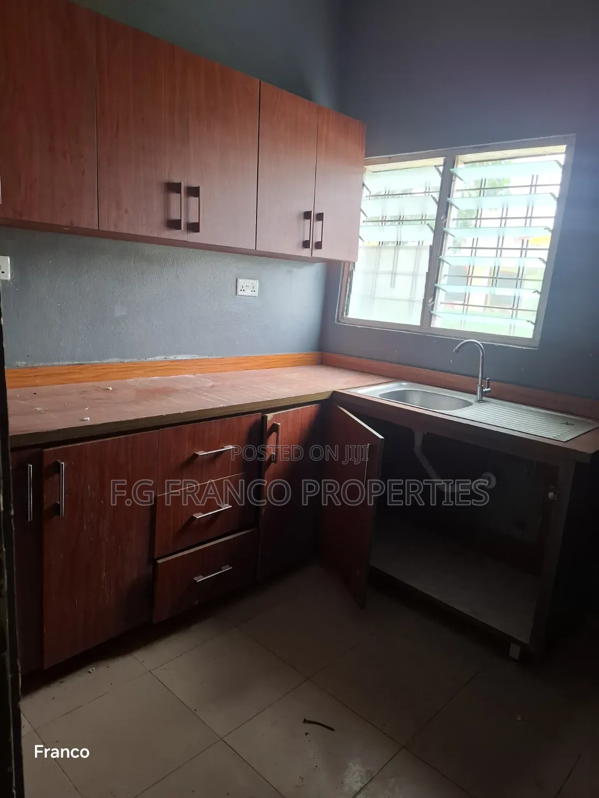 2bdrm Apartment in K.G. Franco, Baatsona Total for rent
