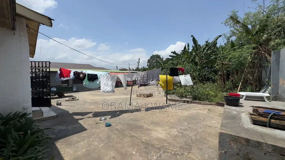 100/100 Plot of Land for Sale With 6 Bedroom Old House at TAIFA