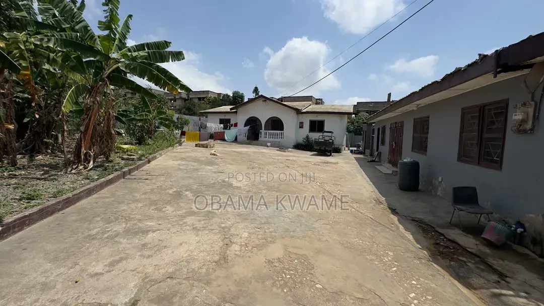 100/100 Plot of Land for Sale With 6 Bedroom Old House at TAIFA