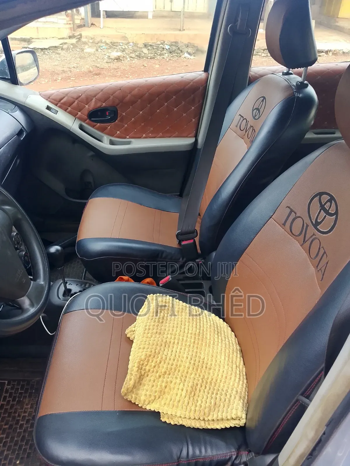 Toyota Vitz 2010 Silver