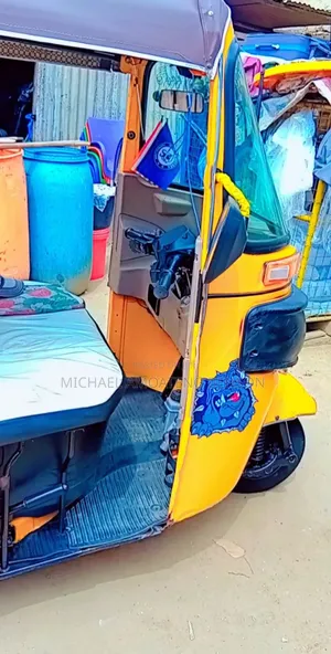 Bajaj RE 2025 Yellow