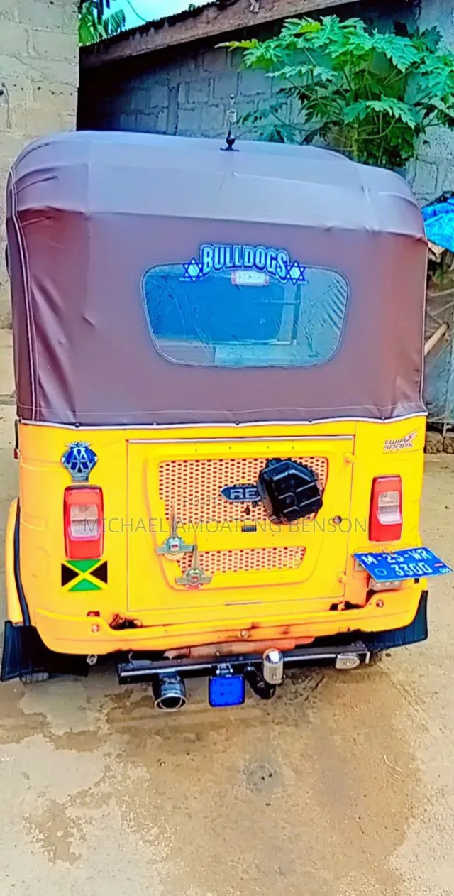 Bajaj RE 2025 Yellow