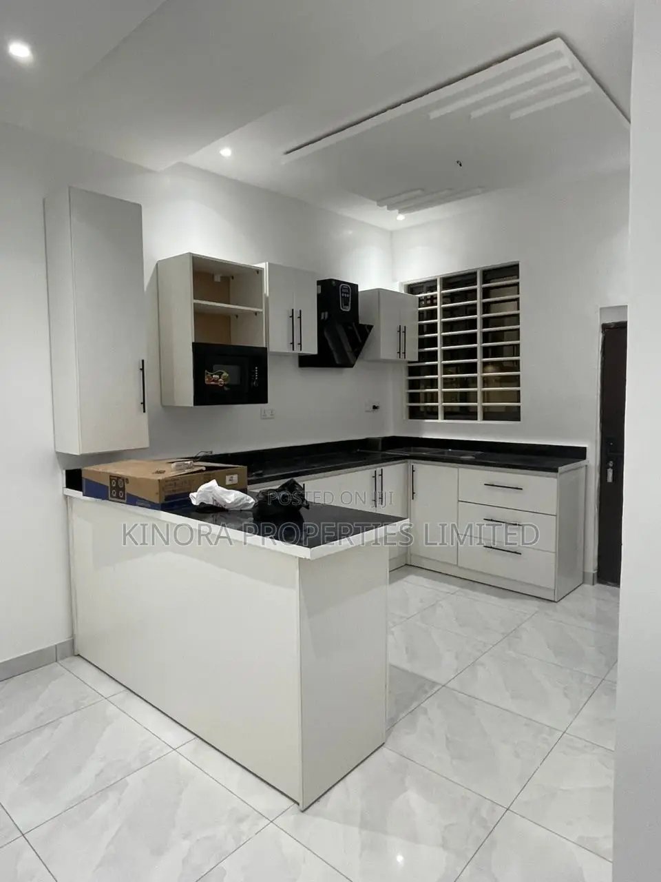 3bdrm Duplex in Botwe for sale