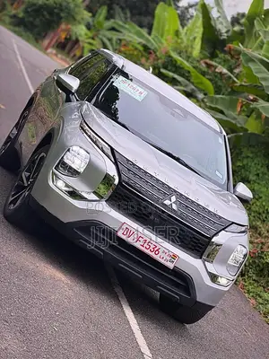 Mitsubishi Outlander SE 2022 Gray