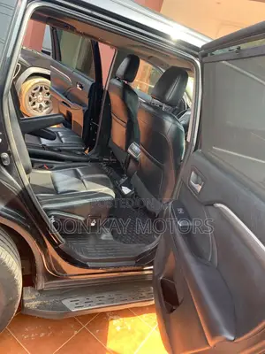 Toyota Highlander SE 4x4 V6 (3.5L 6cyl 8A) 2018 Black