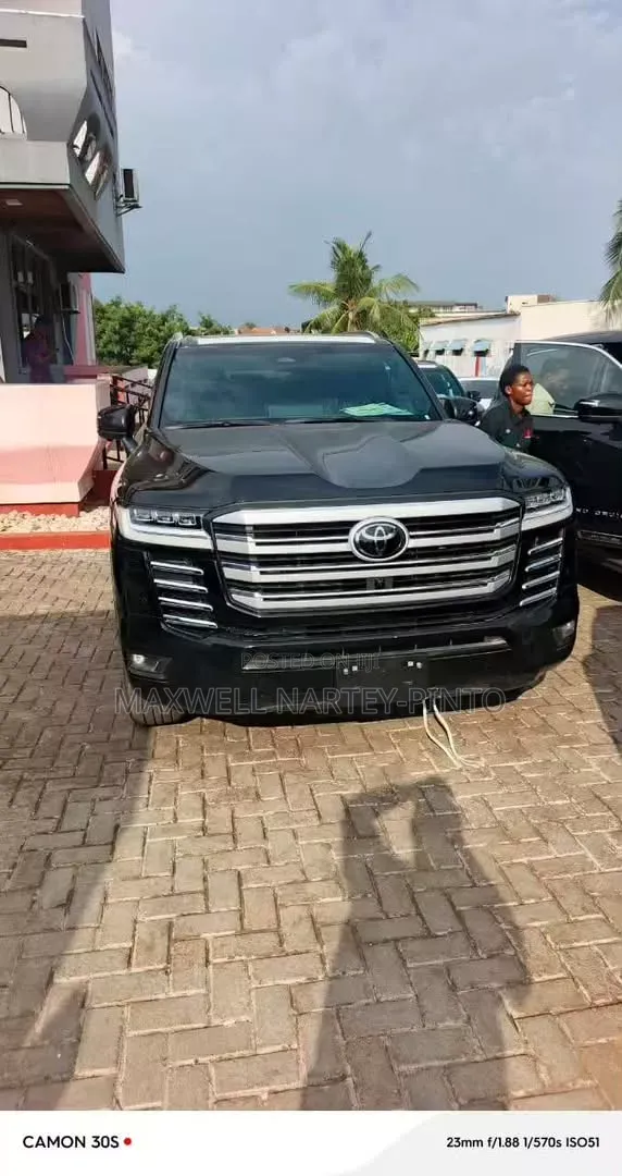 New Toyota Land Cruiser LC300 2025 Black