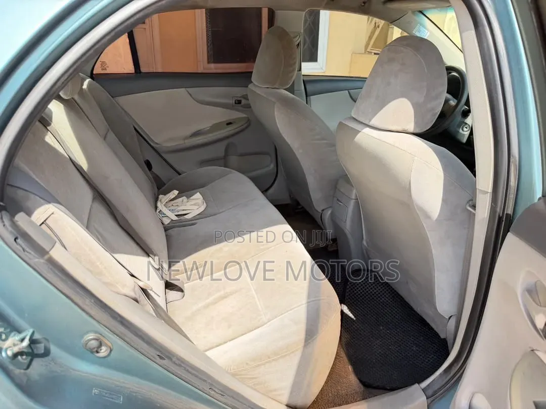 Toyota Corolla LE 4dr Sedan (1.8L 4cyl 4A) 2010 White