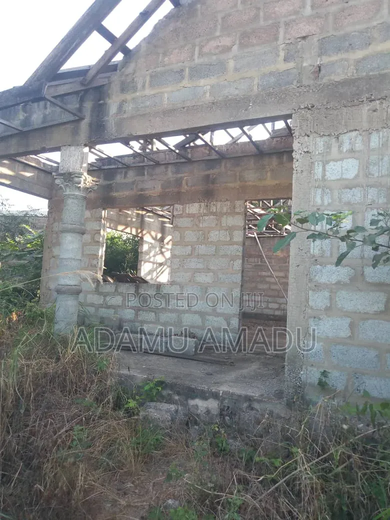 3bdrm Bungalow in Lake Side Estate for sale