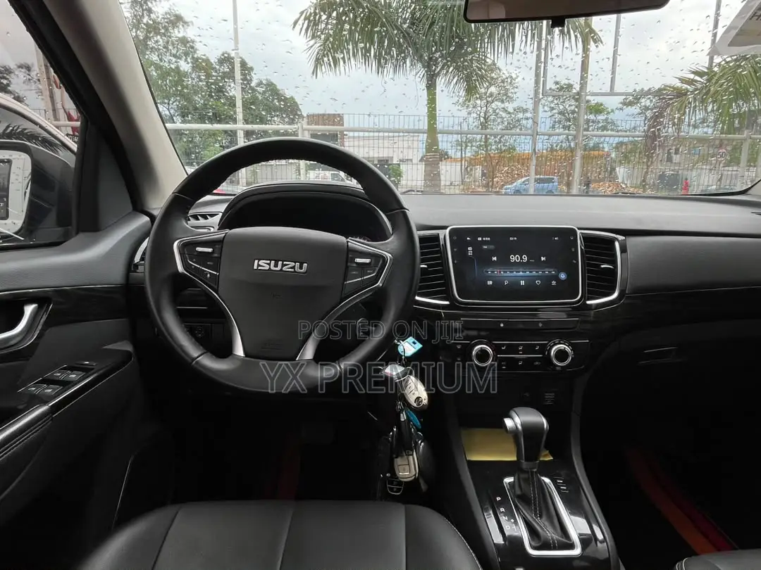 Isuzu D-MAX 2021 White