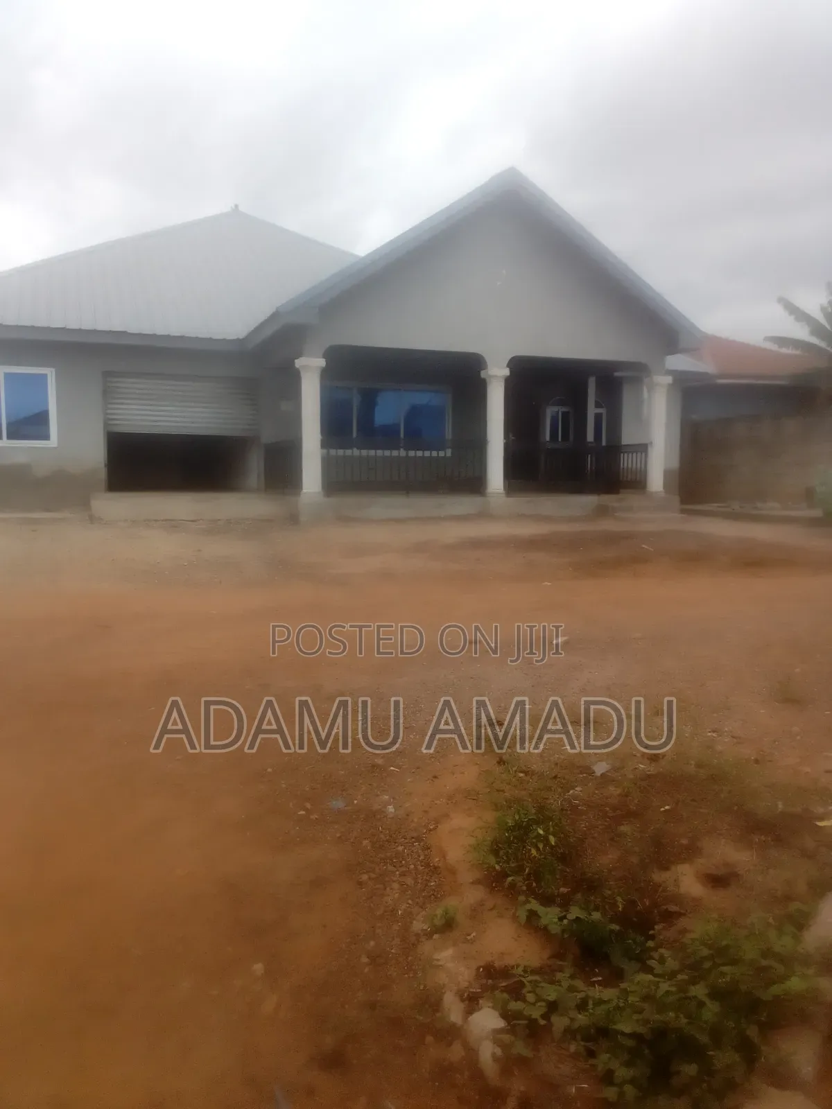 5bdrm Bungalow in Lake Side Estate for sale
