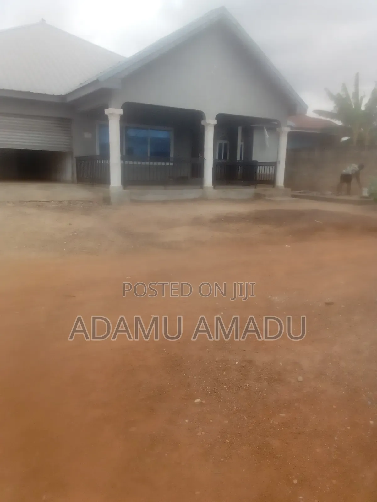 5bdrm Bungalow in Lake Side Estate for sale