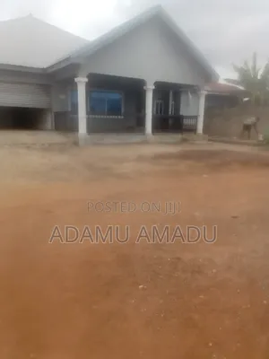 5bdrm Bungalow in Lake Side Estate for sale