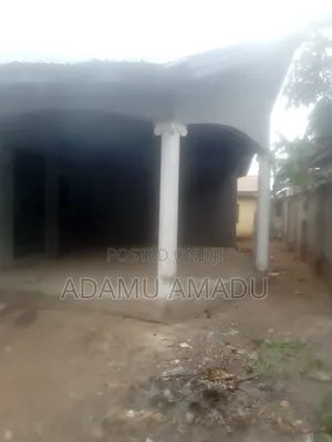 5bdrm Bungalow in Lake Side Estate for sale